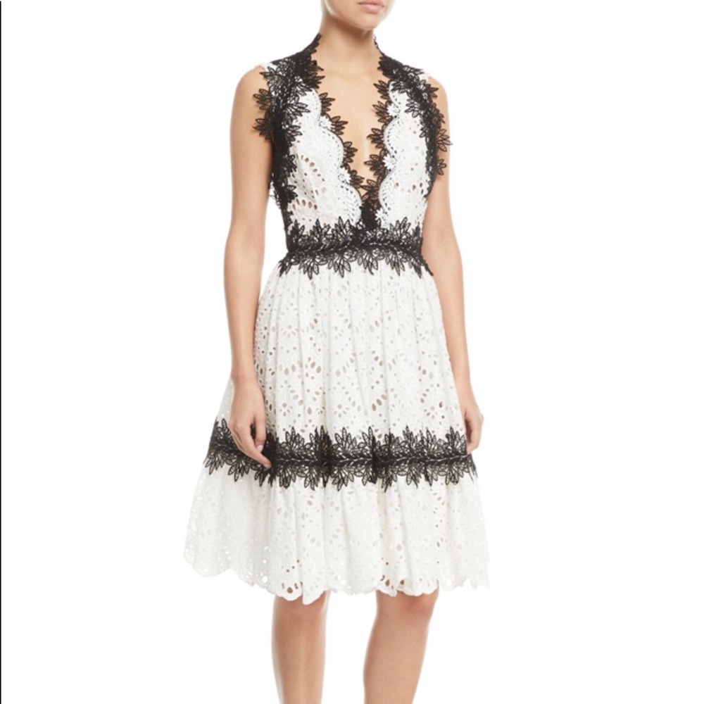 Naeem Khan
Lace white dress